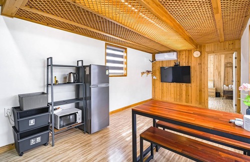 Gujwa House | Jeju Bijalim Pension