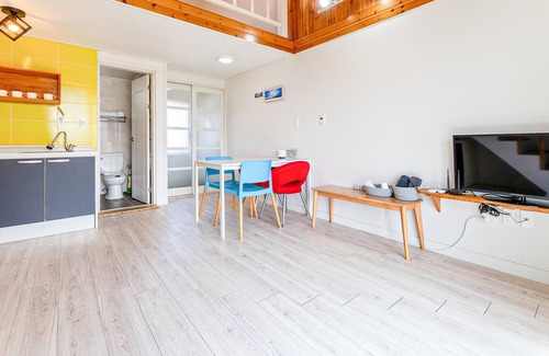 Pyeongdae-ri House | Jeju Daltokki Pension