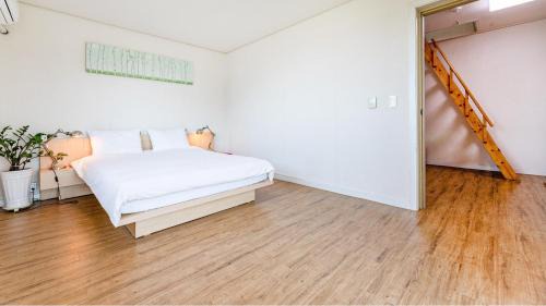 Aewol House | Jeju Damongchae Pension