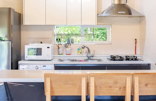 Namwon House | Jeju Doldamhankil Pension