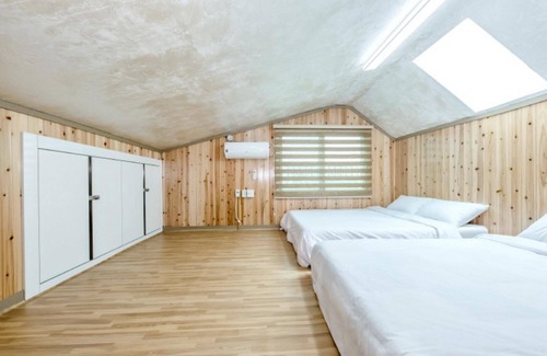Hallim House | Jeju Hyeopjae Haeohreum Pension