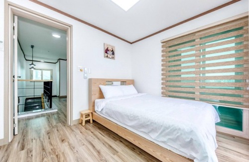 Hallim House | Jeju Hyeopjae Haeohreum Pension