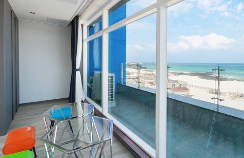 Aewol House | Jeju Kwakjigillgaon Pension