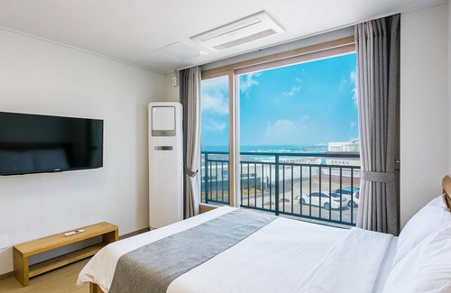 Aewol House | Jeju Kwakjigillgaon Pension