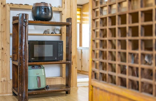 Aewol House | Jeju Motungedoljib Dogchaepension