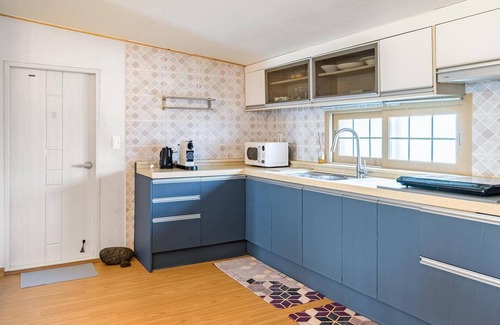 Hallim House | Jeju Orsirok Dogchaepension
