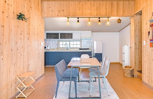 Hallim House | Jeju Orsirok Dogchaepension