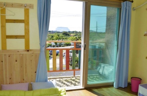 Jongdal-ri House | Jeju Rainbow Pension & Guest House