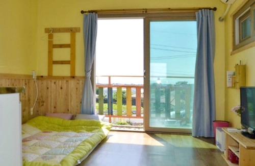 Jongdal-ri House | Jeju Rainbow Pension & Guest House