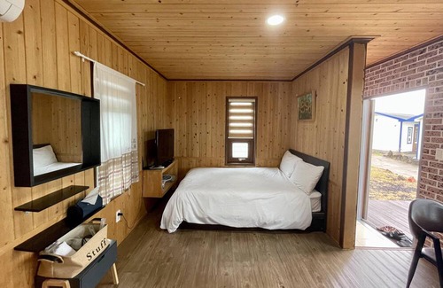 Jocheon House | Jeju Seowoobong Pension