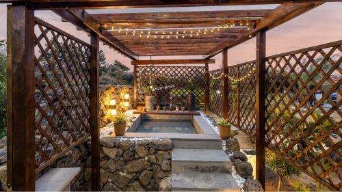 Hallim House | Jeju Stay Rowoon Dockchae Pension