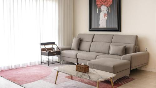 Hallim House | Jeju Stay Rowoon Dockchae Pension