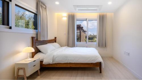 Hallim House | Jeju Stay Rowoon Dockchae Pension