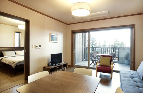 Jungmun House | Jejueco Suites