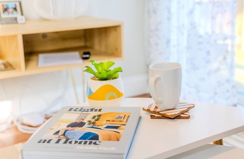 Federal Hill Apartment | Jennifer’s Getaway: Stunning Views & Private Deck