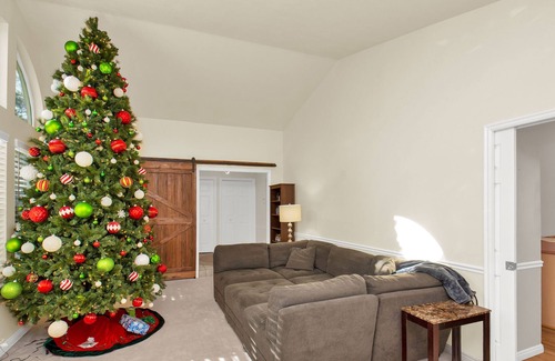 Summit Park House | Jeremy Ranch | Hot Tub | Minutes to Skiing | Located on Nordic Ski Course