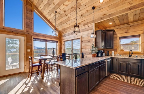 Gatlinburg - Pigeon Forge Cabin | Jerne Ridge 7 Bedroom Cabin by RedAwning