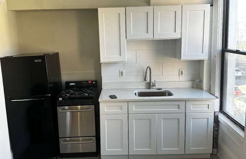 Bergen Apartment | Jersey City Gem: Parkside Haven, Eats, Transit
