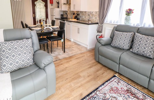 Dronfield House | JESMOND DENE, family friendly, character holiday cottage in Unstone