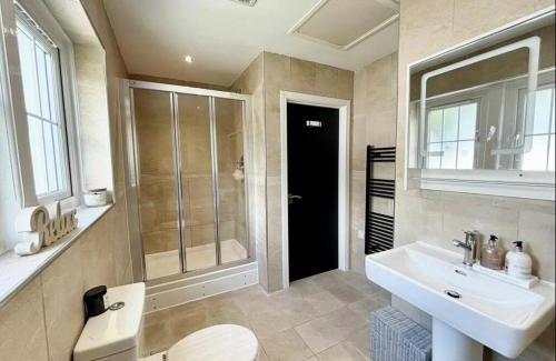 Worsley House | Jessup Cottage Worsley Village