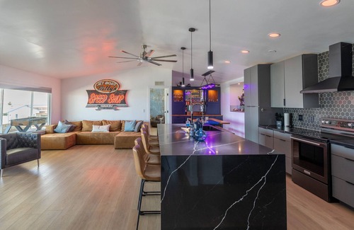 Havasu Lake House | Jet Boat Billy's Speed Shop Havasu
