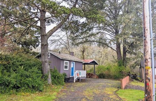 Lincoln City Cottage | Jetty Cozy Cottage-Rustic Nature Getaway for Two-Fire Pit-Block to Siletz Bay!