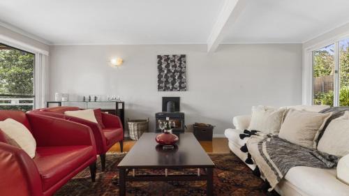 Coffs Harbour House | Jetty Hideaway - Cosy Cottage, Fireplace, Gardens