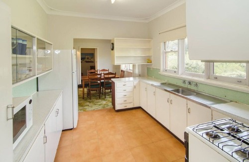 Geographe Cottage | Jetty Jaunt - Family Friendly accommodation walking distance to Busselton Jetty