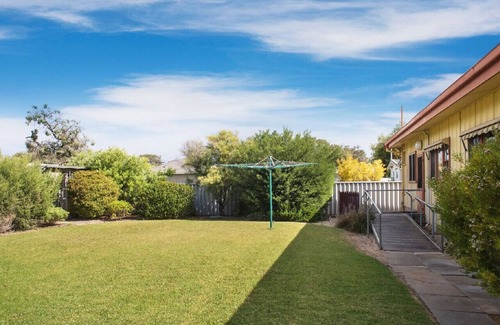 Geographe Cottage | Jetty Jaunt - Family Friendly accommodation walking distance to Busselton Jetty