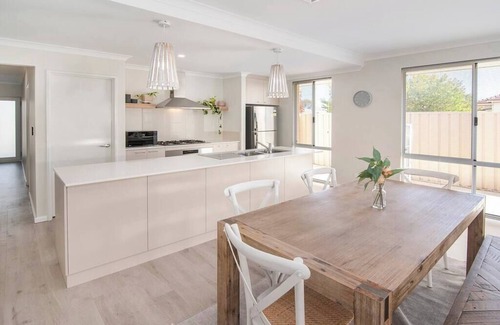 West Busselton House | Jetty Retreat- minutes to town and beach