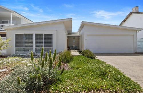 Normanville House | Jetty Road Holidays - 33 Jetty Road