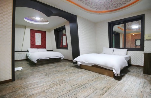 Jeungpyeong Hotel | Jeungpyeong Young Park