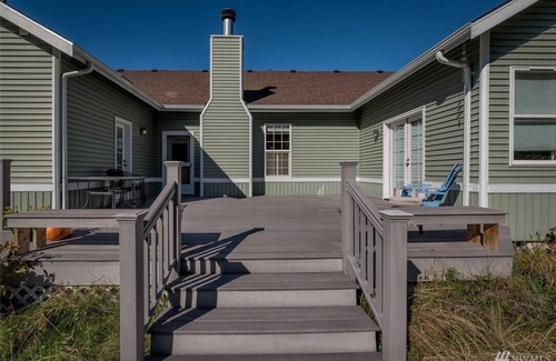 Sudden Valley House | Jewel of Geneva: Tranquil Retreat with Deck and Home Office