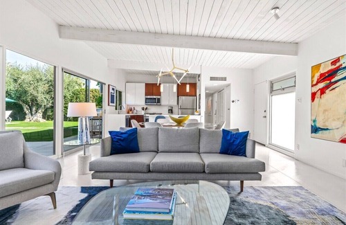 Sunmor House | Jewel of Palm Springs – Private Pool, Hot Tub, Huge Lawn & Mountain Views in Sunmor