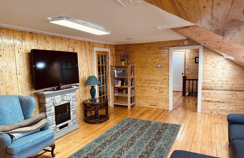 Newboro Apartment | Jewel of the Rideau Lakes!