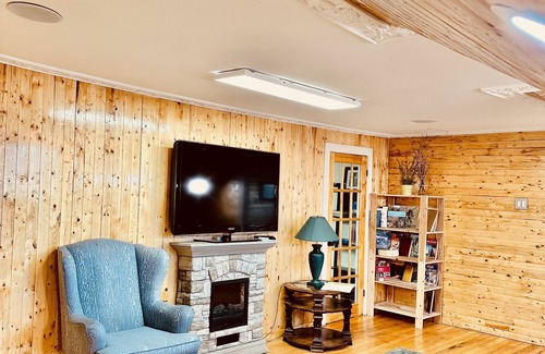 Newboro Apartment | Jewel of the Rideau Lakes!