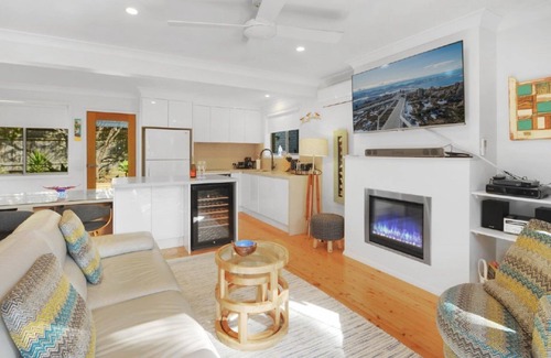 Macmasters Beach House | Jewel on Newell - Hear the Waves