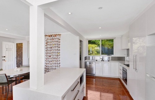 Copacabana House | Jewel on the Glade - 1 Min Walk to the Beach