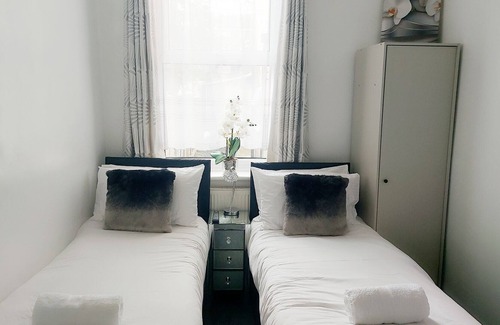 Edmonton Apartment | JGJ Apartment