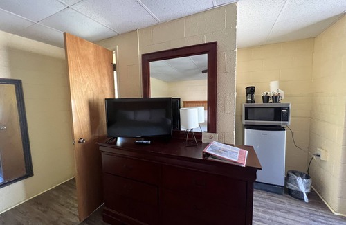 Mount Ida Apartment | JI4, King Guest Room at the Joplin Inn at entrance to the resort by RedAwning