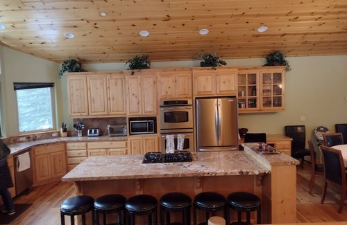 Pioneer Trail House | Jicarilla - Just Minutes From Town. Great Location & Luxury At A Great Price!