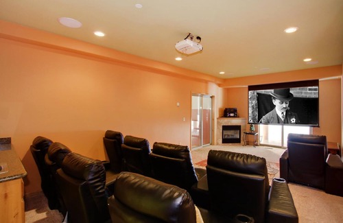 Pioneer Trail House | Jicarilla - Just Minutes From Town. Great Location & Luxury At A Great Price!