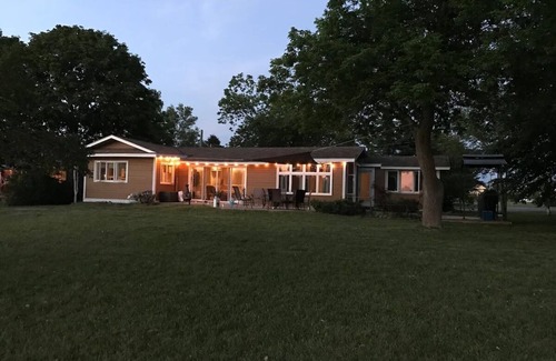 Shediac Bridge Cottage | Jigger's - Spacious Beachfront Cottage