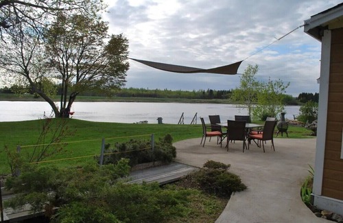 Shediac Bridge Cottage | Jigger's - Spacious Beachfront Cottage