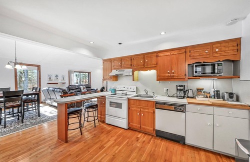 Jim Thorpe House | Jim Thorpe, Bear Creek Lake, Cozy 3Br family friendly home- EV charging outlet