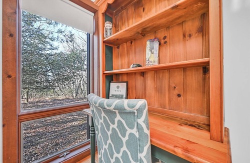 Jim Thorpe House | Jim Thorpe, Bear Creek Lake, Cozy 3Br family friendly home- EV charging outlet