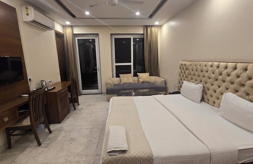 Vasant Kunj Bed & Breakfast | JMD Residency