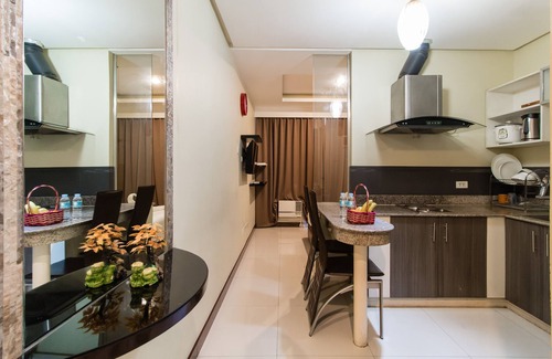 Ermita Night District Apartment | JMM Grand Suites