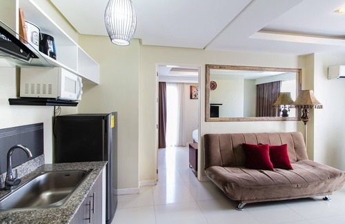 Ermita Night District Apartment | JMM Grand Suites