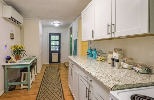 Sevierville Cottage | 'Joan's Comfy Cottage' 8 Mi to Pigeon Forge